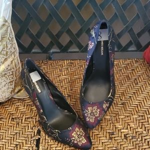 NWT Antonio Melani embroidered heels
